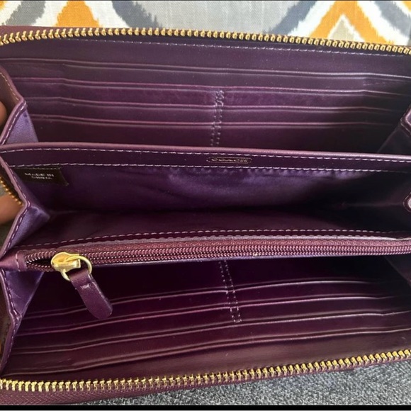 Coach Zipper Wallet - Picture 3 of 4